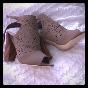 Taupe block heel, peep toe wedges -Shoedazzle